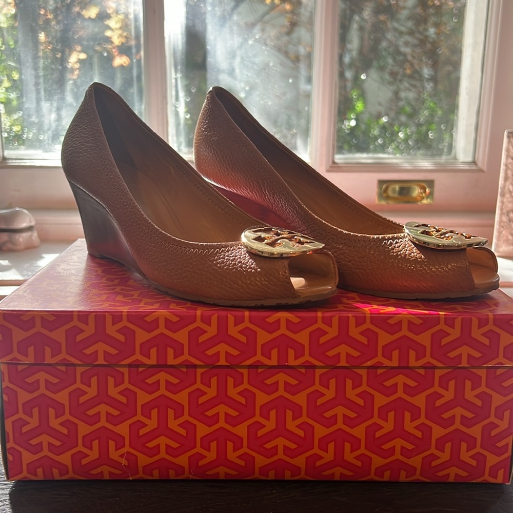 ** Fall SALE** New Tory Burch Sally 2 Royal Tan leather peep-toe wedges, size 8